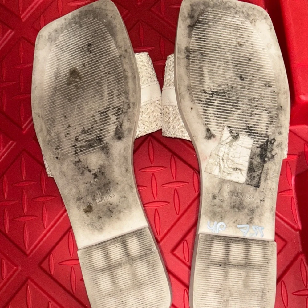 Primark Cream Slide Sandals with Gold Chain - Picture 2 of 3